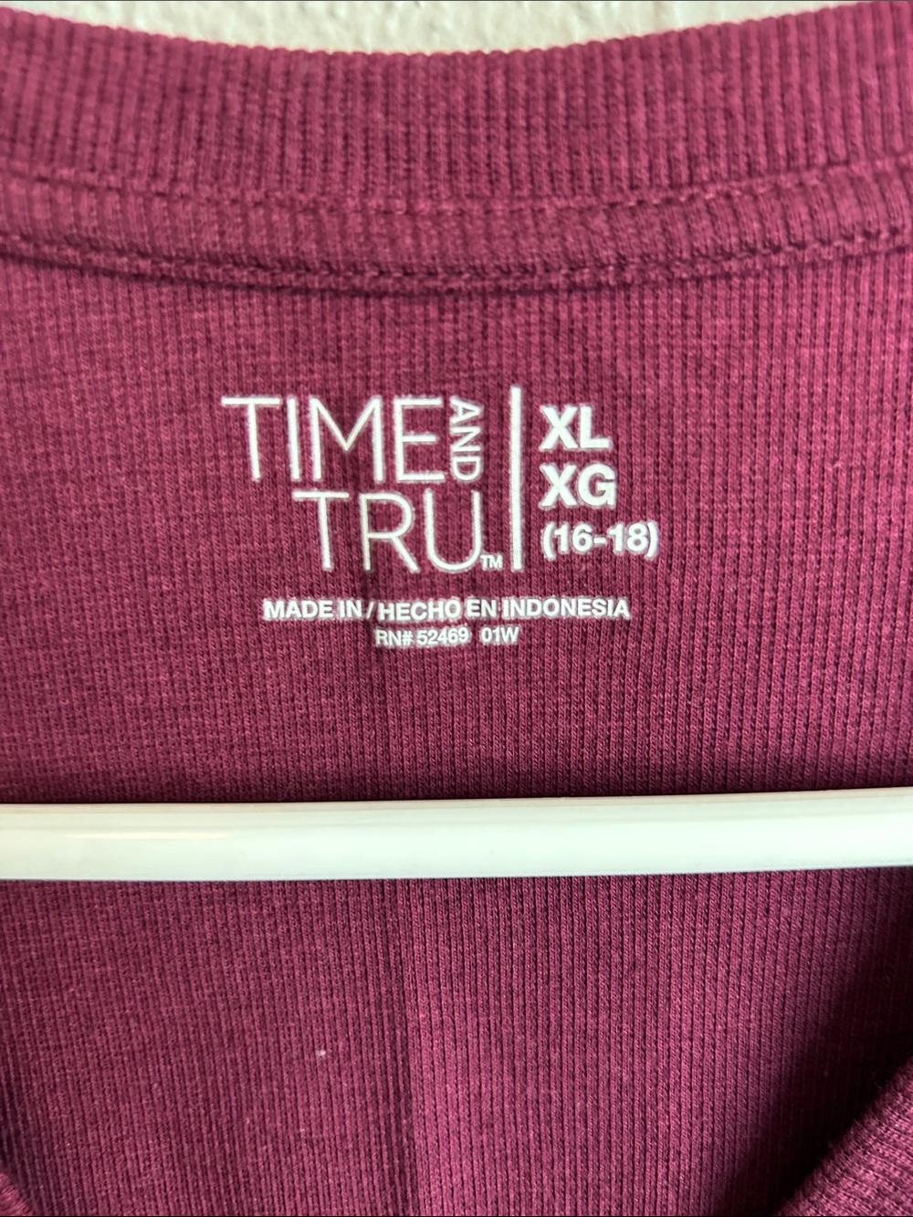 Time and Tru Short Sleeve Crewneck Tee - Burgundy and Heather Gray - Picture 2 of 4